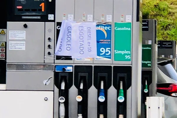 No Brasil, cantamos as águas de março. Em Portugal, abril, águas mil