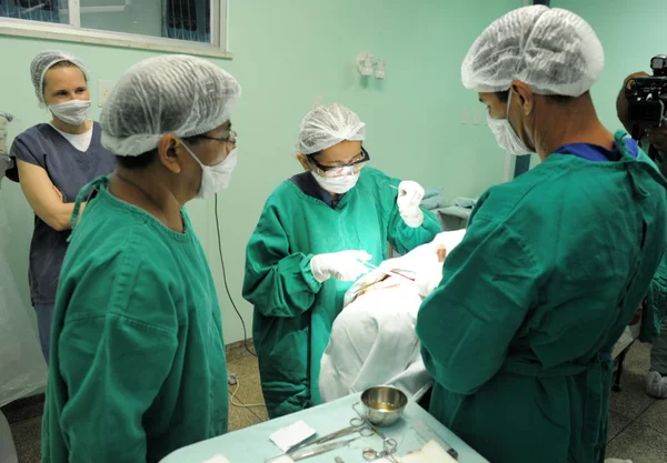 Hran participa de campanha para cirurgia de fissurados