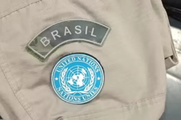 Golpista usa uniforme falso da ONU para enganar vítimas de tornado