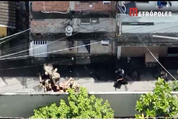 Escudo humano: traficante do TCP faz mãe e criança reféns e é preso