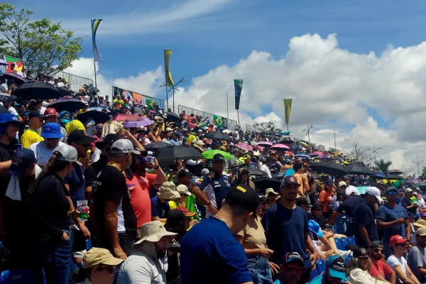 Público brasileiro se derrete com retorno do MotoGP ao Brasil
