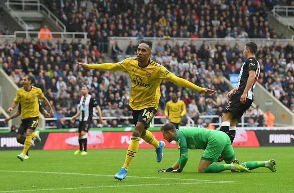 Aubameyang marca e Arsenal derrota Newcastle pela 1ª rodada do Inglês