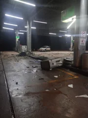 Vídeo. Criminosos explodem cofre em posto e fogem com dinheiro, no DF - imagem 2 Vídeo. Criminosos explodem cofre em posto e fogem com dinheiro, no DF - imagem 2