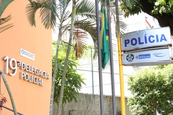 Homem é preso por mostrar pênis a mulher que cuidava de idosa acamada