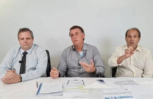 Após agenda com presidente do Peru, Bolsonaro faz live de 5ª