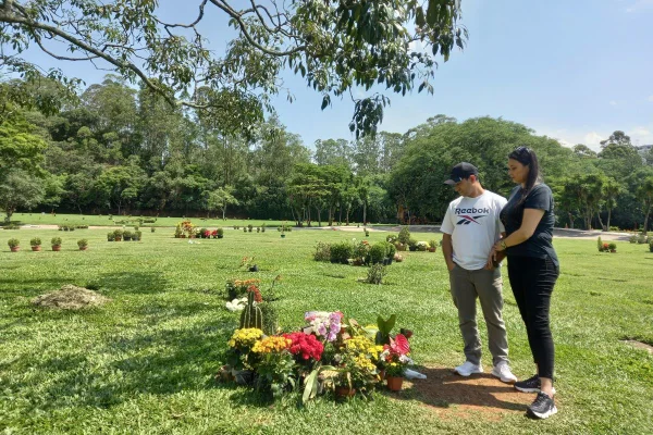 Imagem mostra túmulo de Ayrton Senna, em São Paulo - Metrópoles