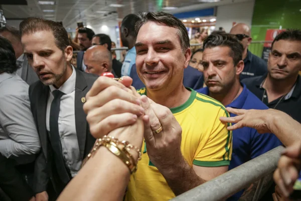 Flávio Bolsonaro transfere QG de sua campanha para SP - destaque galeria Flávio Bolsonaro transfere QG de sua campanha para SP - destaque galeria