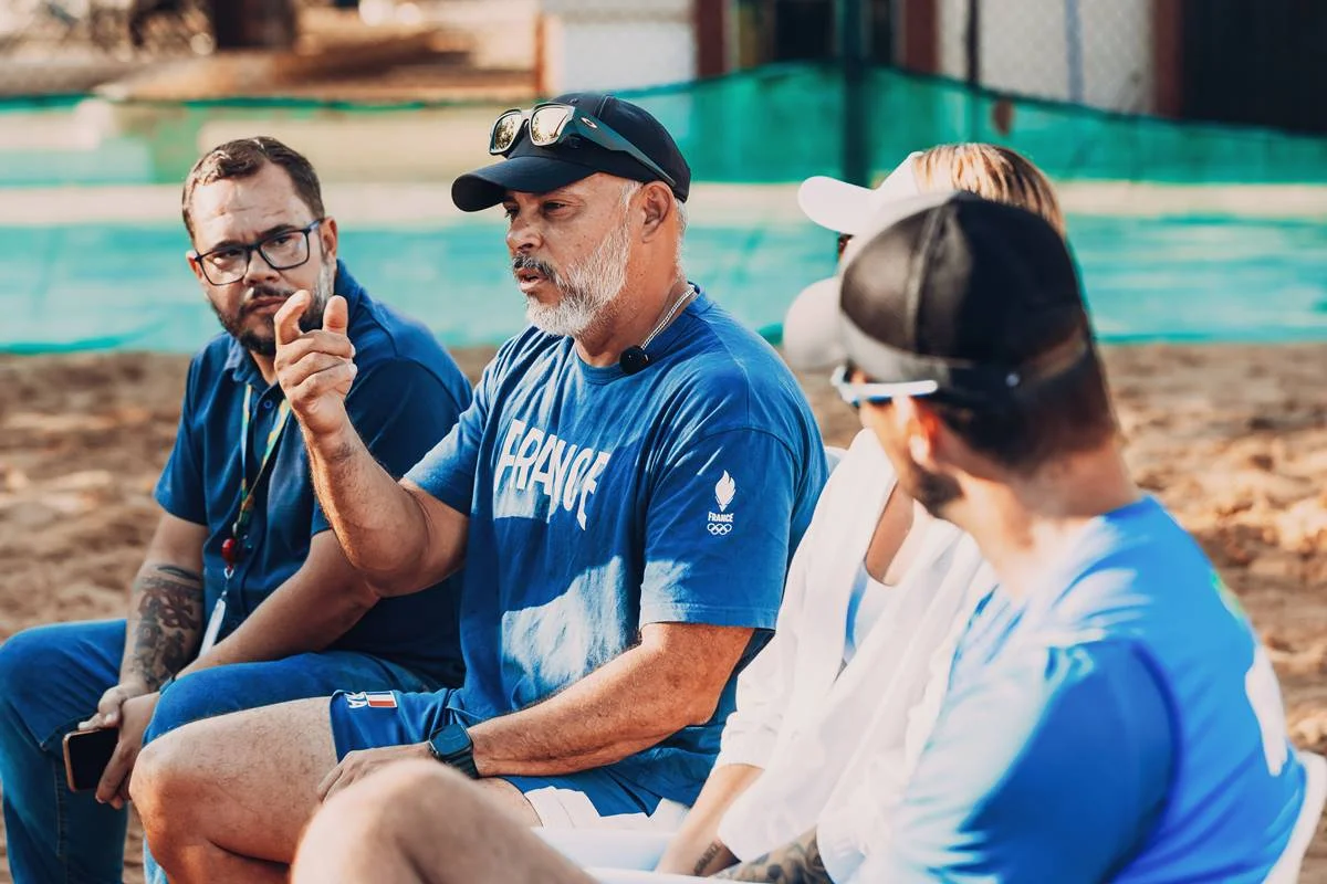 Elmer Calvis é técnico das seleções francesas de vôlei de praia Elmer Calvis é técnico das seleções francesas de vôlei de praia