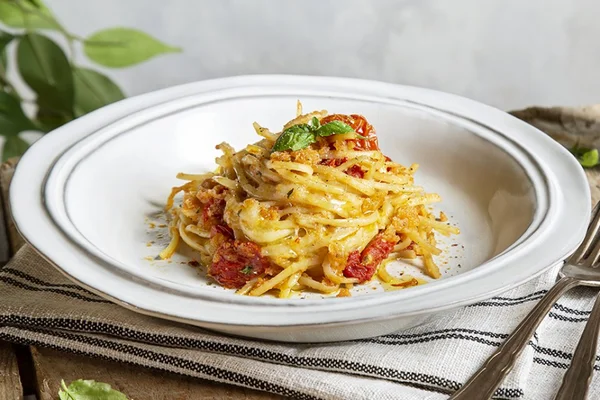 Linguini com tomates assados