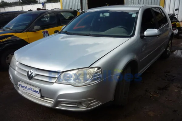 VW Golf leilão Detran 02/2021