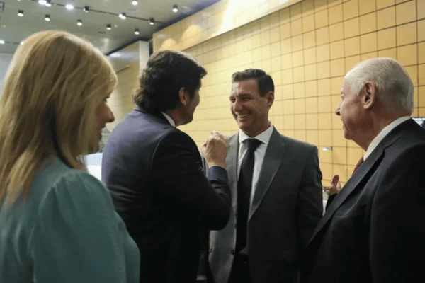 O secretário da Casa Civil do Governo de SP, Roberto Carneiro, em visita à Alesp