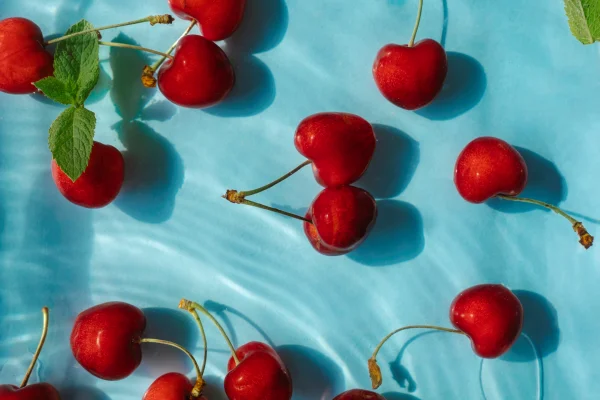 7 benefícios impressionantes das cerejas para a saúde, segundo nutri