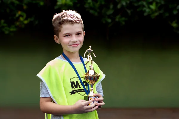 Fernando Estevão completa 8 anos em festa com muito futebol