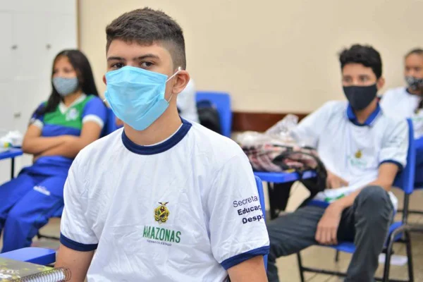 Estudantes avaliam retorno de aula presencial em Manaus