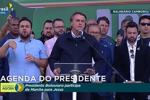 Bolsonaro chama atenção para “trenzinho” da esquerda na América do Sul