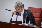A Primeira Turma do Supremo Tribunal Federal (STF) retomou, na manhã desta terça-feira (21/10), o julgamento do núcleo 4, conhecido como o grupo de desinformação, no âmbito do processo referente à tentativa de golpe de Estado após as eleições de 2022. No total, são sete réus acusados pela Procuradoria-Geral da República (PGR) de propagar notícias falsas sobre as urnas eletrônicas.