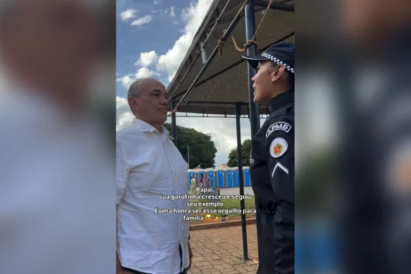 Soldado da PMDF grava cena emocionante com gesto simbólico ao pai