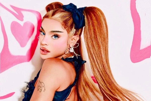Cantora Pabllo Vittar em ensaio fotográfico com peça da Trela - Metrópoles