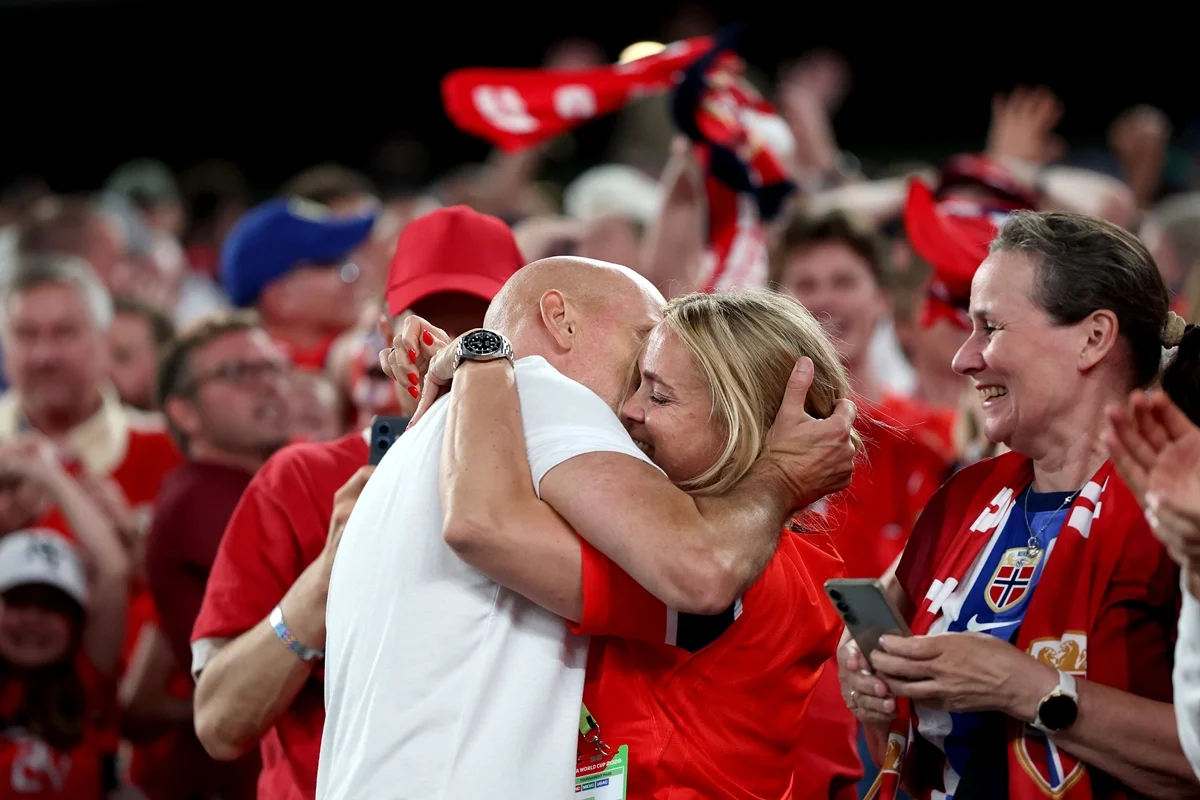 Beijo de Solbakken na esposa Beijo de Solbakken na esposa