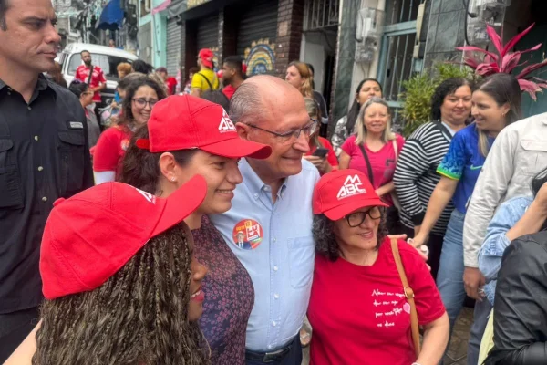 Alckmin, Haddad e Tebet participam de caminhada pró-Lula em Heliópolis - destaque galeria Alckmin, Haddad e Tebet participam de caminhada pró-Lula em Heliópolis - destaque galeria