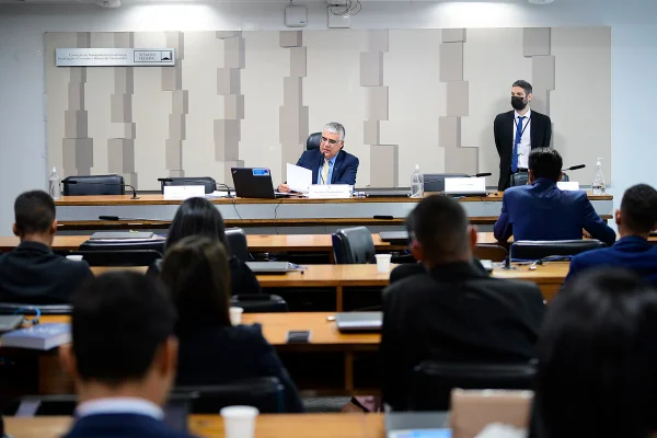 Senado: Moraes e Aras faltam à audiência sobre inquérito das fake news