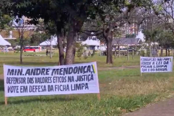 Movimento Ficha Limpa faz ato para STF derrubar flexibilização