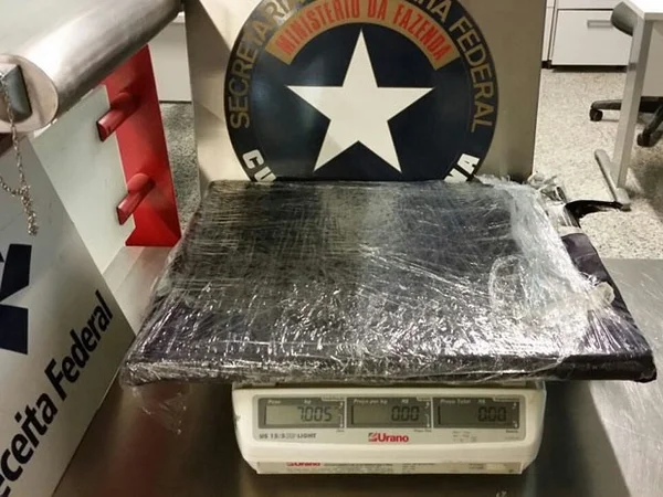 Português é preso com sete quilos de haxixe no Aeroporto de Brasília