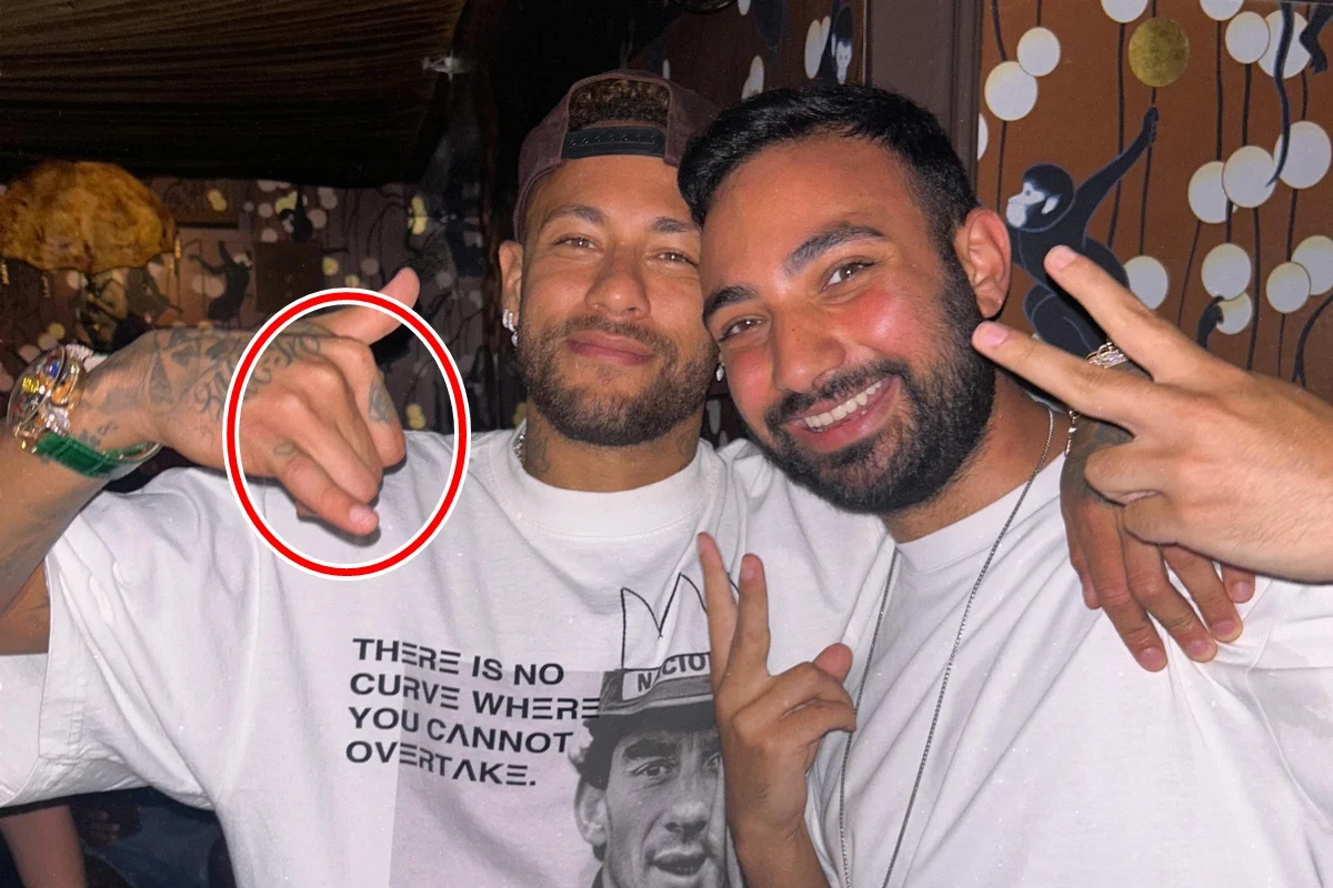 Neymar ao lado do DJ Neymar ao lado do DJ
