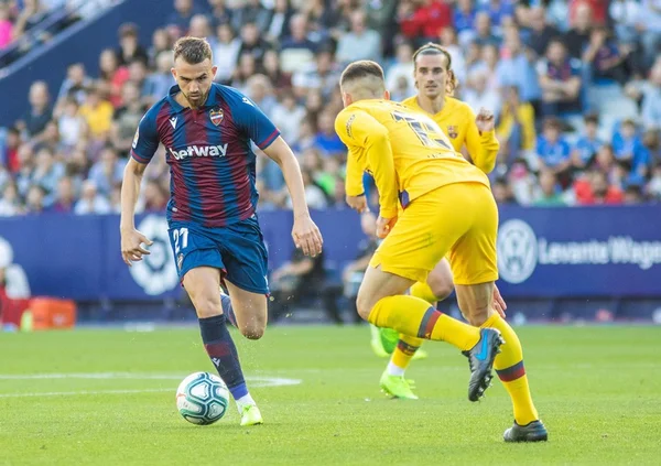 Barcelona sofre virada do Levante e pode perder ponta do Espanhol