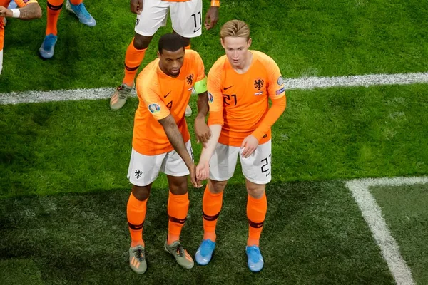 Holandês Wijnaldum manda mensagem de anti-racismo em comemoração