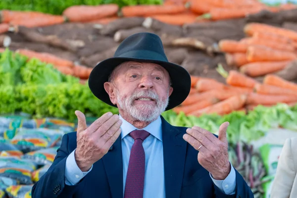 Lula visita feira com produtos da agricultura familiar