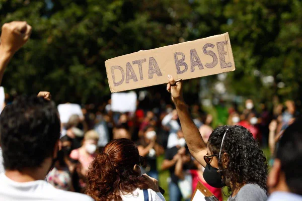 professores de goiânia param atividades e protestam por melhores condições de trabalho
