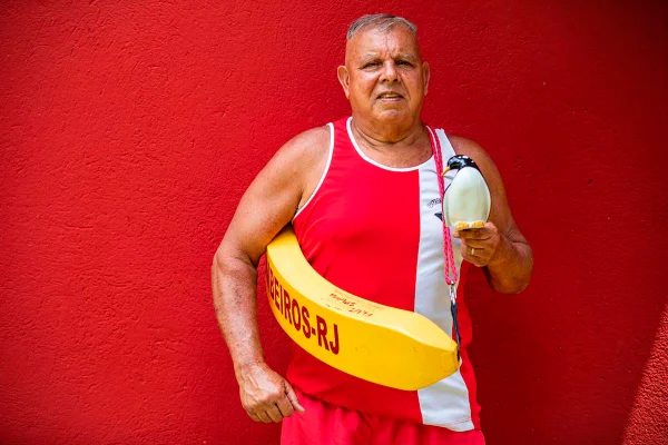 Coronel Marcos já salvou mais de 5 mil pinguins que apareceram nas praias do Rio
