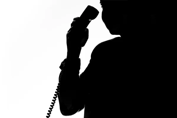 Por telefone, socorrista ajuda mãe a salvar recém-nascida engasgada