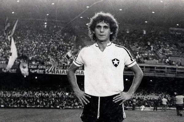 Morre Mendonça, ídolo do Botafogo, após dois meses de internação