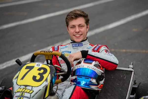 Piloto brasiliense Enzo Elias lidera Porsche Carrera Cup aos 17 anos