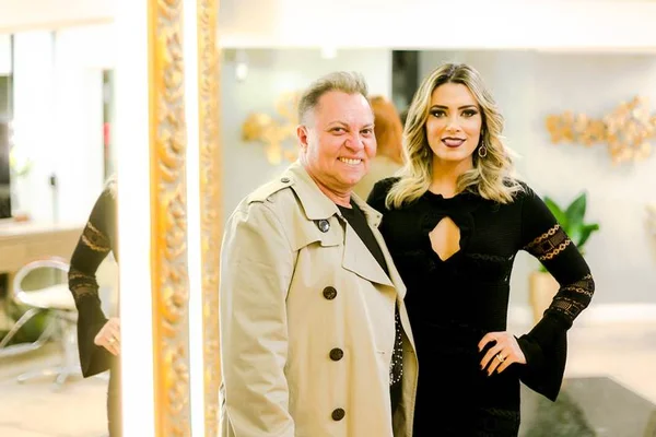 Salão Renoir inaugura nova sede com aniversário de Ivan David