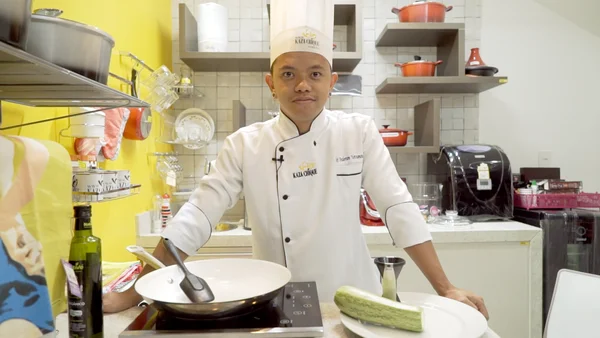 Receita num instante: espaguete de abobrinha por Anderson Yotsumoto
