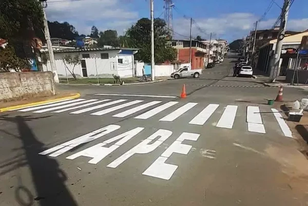 Rape? Sinalização errada em rua no interior de SP vira piada