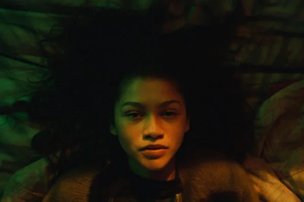 Foto colorida de Zendaya, em Euphoria - Metrópoles