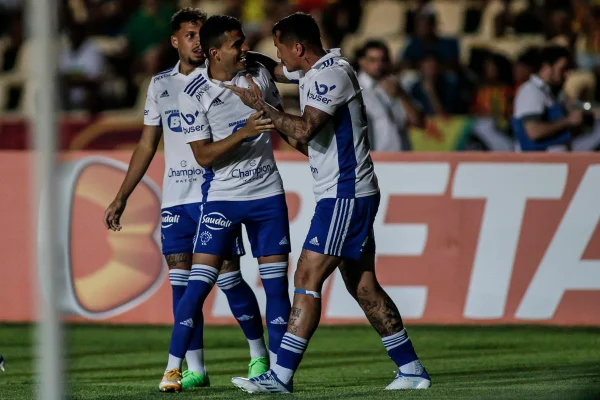 Cruzeiro empata com Sampaio Corrêa e atinge 10 jogos sem perder