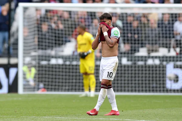 Imagem colorida de Lucas Paquetá em jogo pela Premier League- Metrópoles