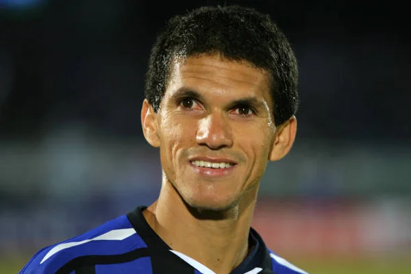 Foto colorida do ex-jogador Magno Alves, que foi do Atlético e do Fluminense
