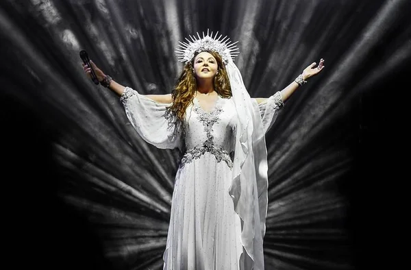 Em entrevista, Sarah Brightman fala sobre turnê do novo disco, Hymn
