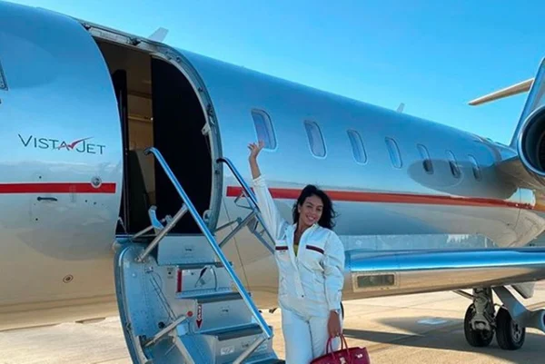 Georgina e o avião de Cristiano Ronaldo