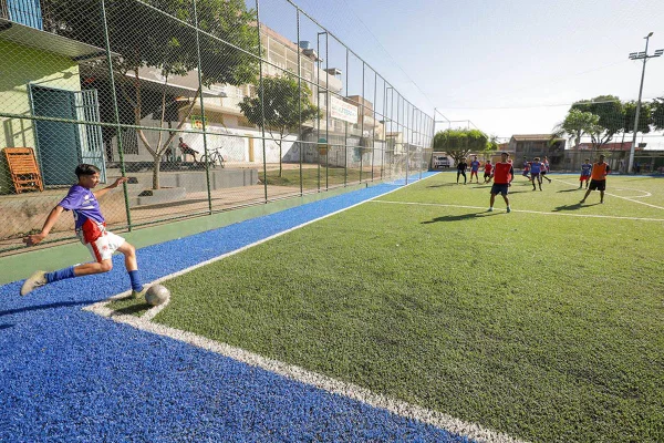 Imagem colorida de campo de futebol