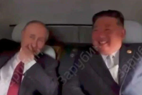 Foto colorida de Vladimir Putin e Kim Joung-un em limusine - Metrópoles