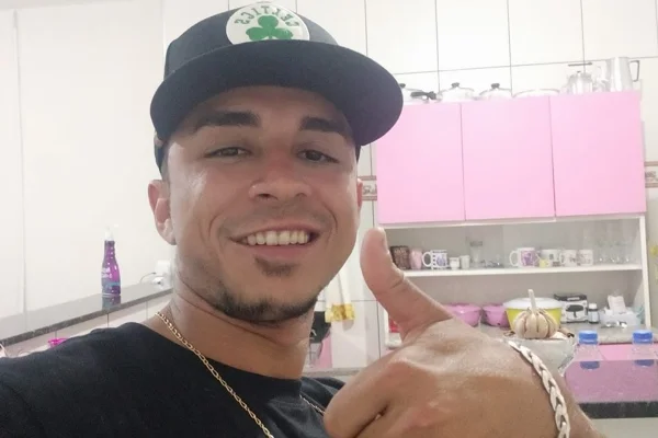 João Victor Moura Rangon, de 27 anos, desrespeitou um pedido de parada. Após abordagem, o jovem foi baleado na cabeça. - Metrópoles