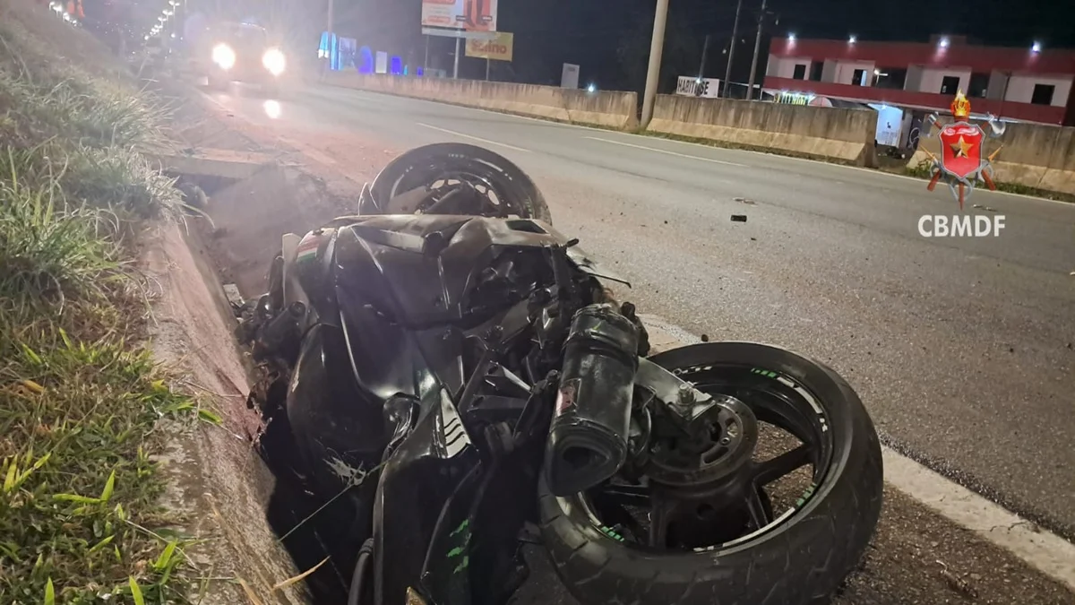 Motociclista morre após bater em mureta de proteção na BR-020