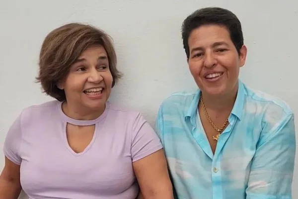 Vídeo: Claudia Rodrigues mostra primeiro beijo com ex-empresária